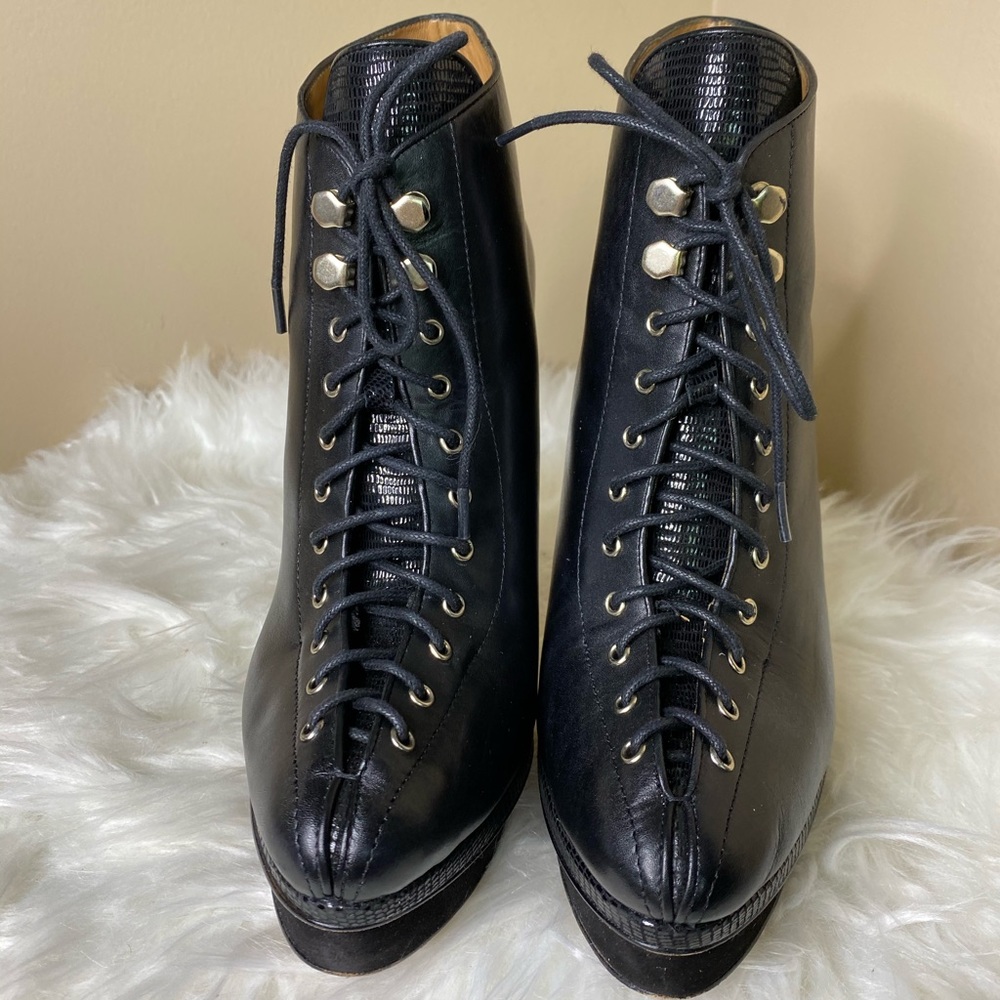 ANN TAYLOR BLACK LEATHER LACE UP BOOTIE - Picture 1 of 12